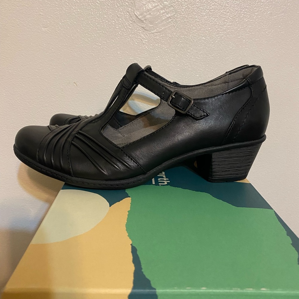 Marietta stellar earth brand shoe.